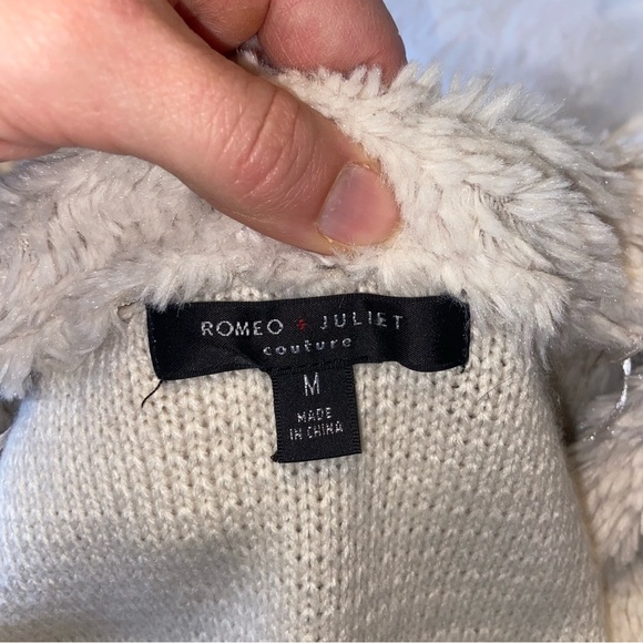 Romeo & Juliet Couture Sherpa winter vest - in great condition - women’s size M - Picture 4 of 7